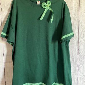 253 Green tee neck tee with plaid ribbon and button accent with hip slits